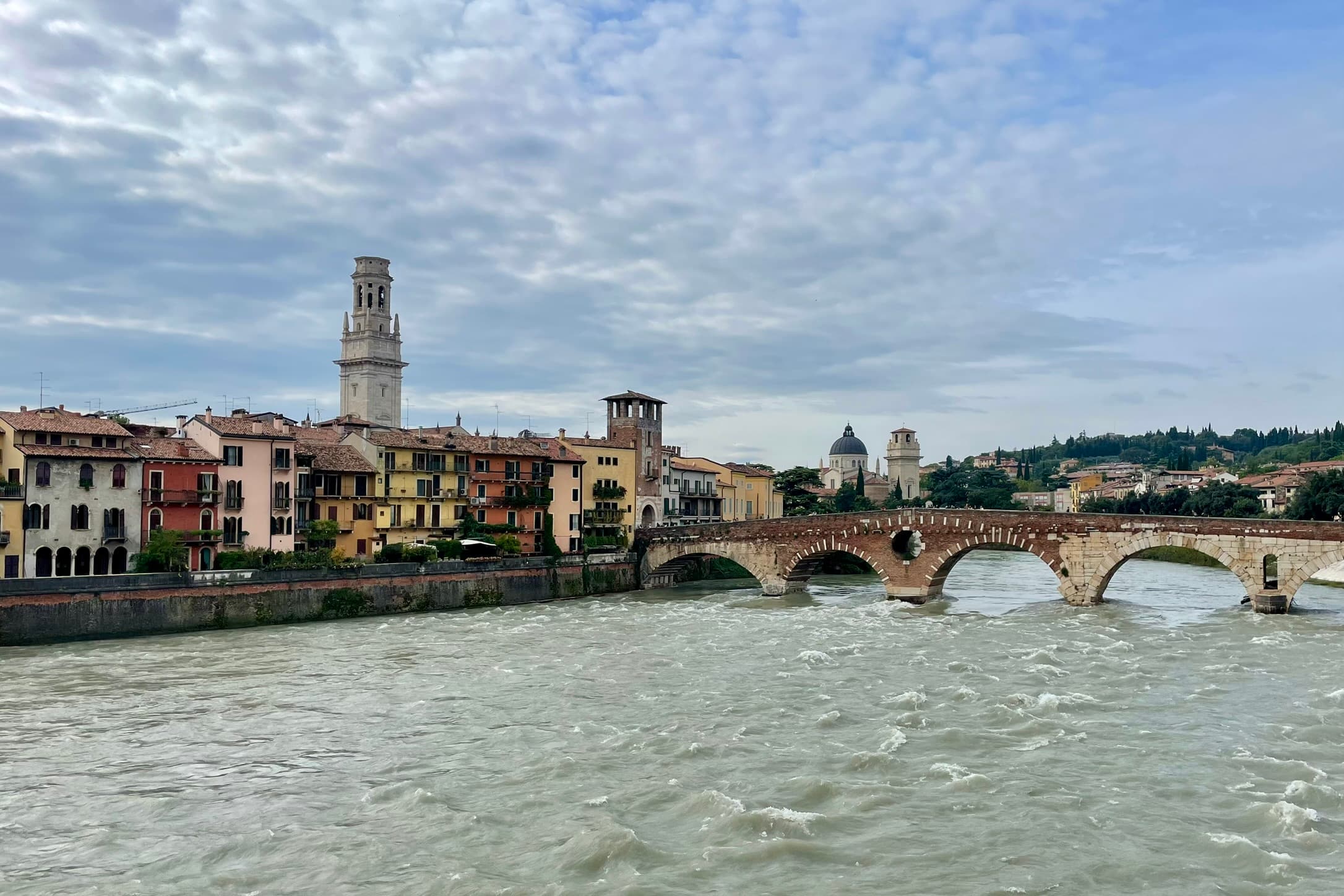 Die Ponte Pietra über der Etsch<br>