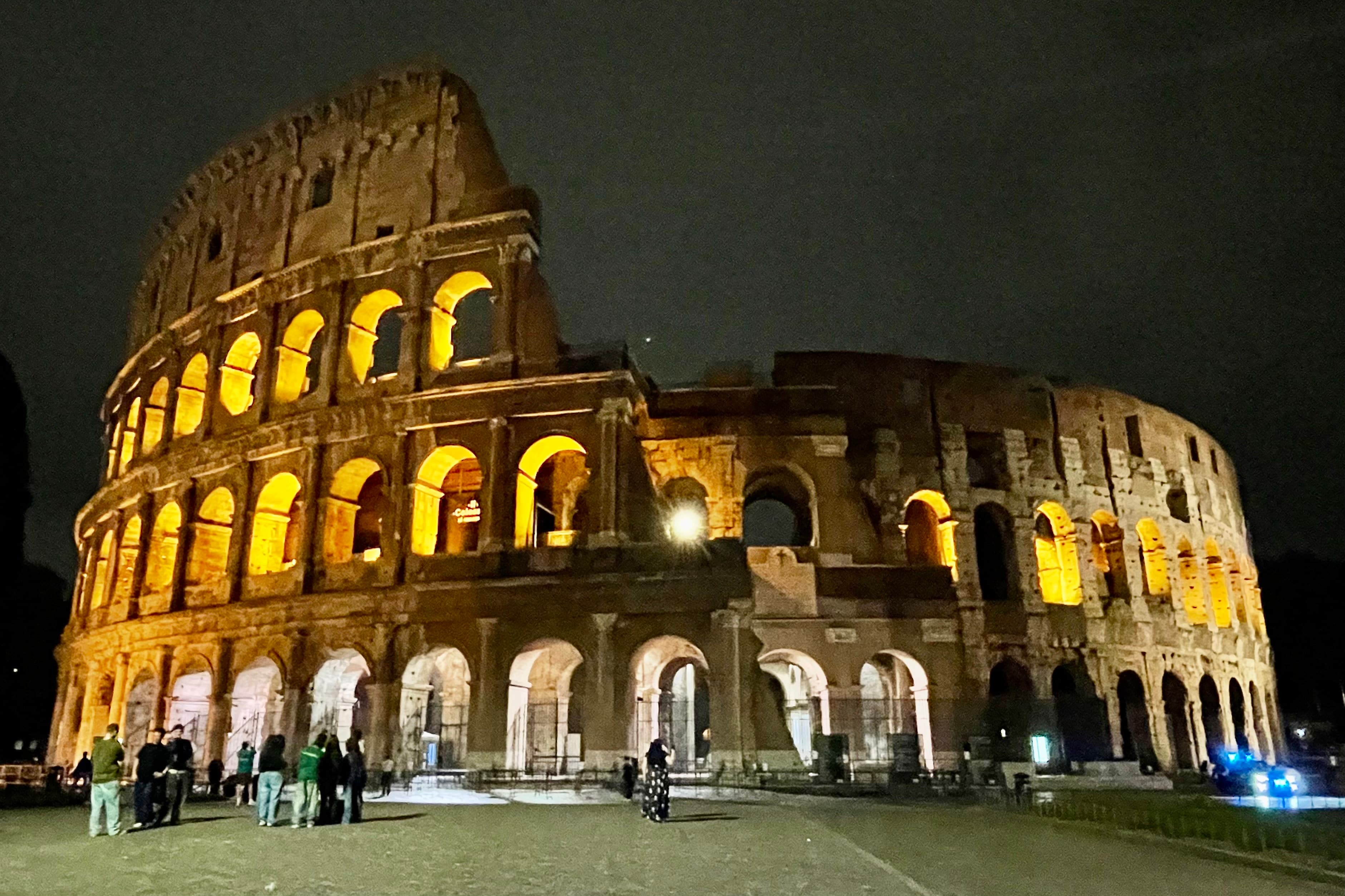 Kolosseum bei Nacht